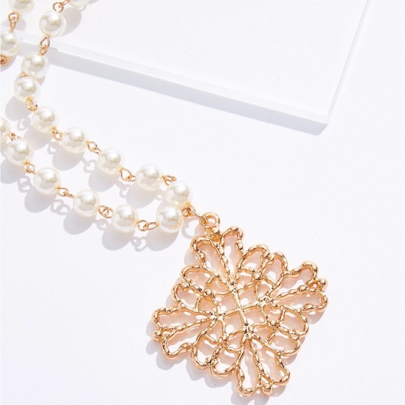 Cato | LAYERED LONG PEARL PENDANT NECKLACE - Picture 2 of 5